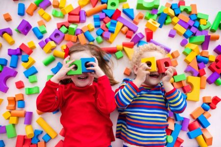 اهمیت بازی در رشد جسمی، ذهنی و اجتماعی کودکان
