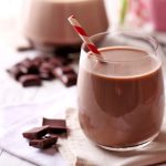 آیا شیر کاکائو برای صبحانه کودک مناسب است؟ هشدارهایی که والدین باید بدانند