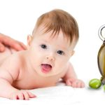 فواید ماساژ نوزاد با روغن زیتون
