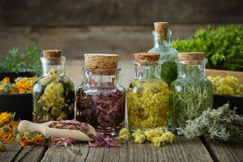 چرا نباید گیاهان دارویی را به صورت پودر آماده خریداری کنیم؟