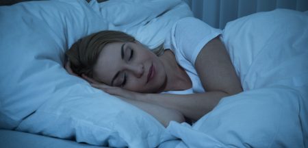 بهترین زمان خواب برای سلامت کامل: چرا باید بین ساعت ۱۰ شب تا ۶ صبح بخوابیم؟