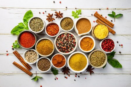 رازهای شگفت‌ انگیز ادویه‌ های روزمره و تأثیرات آنها بر سلامت