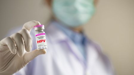 راهنمای کامل واکسن پاپیلوما (HPV): زمان مناسب تزریق