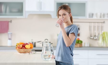 روزه‌ آب؛ پاکسازی یا خطر پنهان؟ بررسی علمی اثرات نوشیدن تنها آب به مدت ۳۰ روز