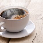 کافئین چگونه خواب شبانه و بازسازی مغز را مختل می‌ کند؟