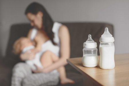 تغذیه نوزاد تا ۶ ماهگی: اهمیت شیر مادر و نکات مهم برای سلامت