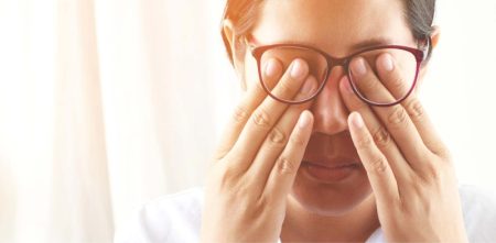 خطرات پنهان مالش چشم‌ ها؛ چرا باید این عادت را ترک کنیم؟