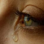 مغز شما با اشک‌ هایتان چه چیزی را بیان می‌ کند؟