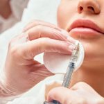 علائم خطرناک بعد از تزریق ژل و فیلر چیست و چه مراقبت‌ هایی لازم است؟