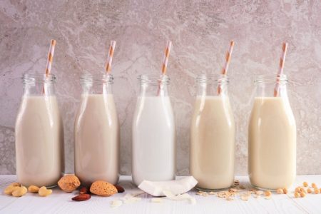 راهنمای انتخاب شیر؛ کدام نوع شیر برای شما مناسب‌ تر است؟