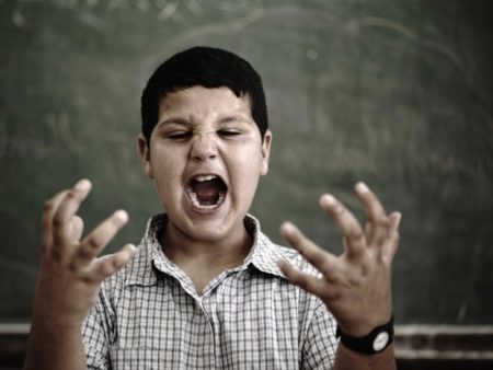 پرخاشگری کودکان در آغاز سال تحصیلی: دلایل، علائم و راهکارهای مدیریت آن