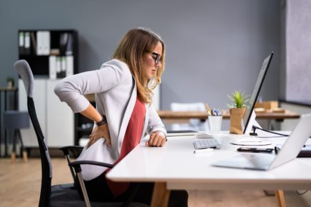 آیا واقعاً نشستن طولانی به اندازه سیگار کشیدن برای سلامتی خطرناک است؟