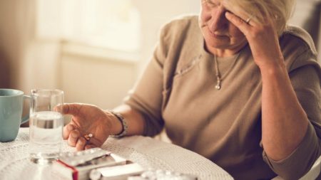 ایمنی دارویی در سالمندان؛ همه آنچه خانواده‌ ها باید بدانند