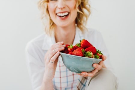 راز ساعت ۴ بعد از ظهر: چرا خوردن یک میوه در این زمان مفید است؟