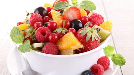 زمان مناسب مصرف میوه: قبل از غذا، بعد از غذا یا میان‌ وعده؟