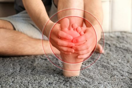 سوزش کف پا: علل، نشانه‌ های هشدار دهنده و راهکارهای پیشگیری و درمان