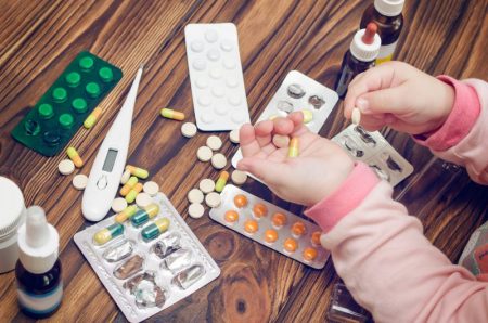 علل پیشگیری از مسمومیت دارویی در کودکان زیر پنج سال