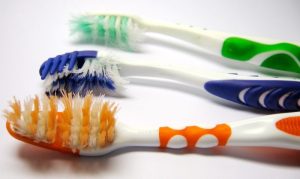 مسواک فرسوده چه تأثیر مخربی بر سلامت دهان و دندان دارد؟