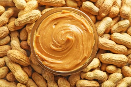 کره بادام زمینی و نقش آن در کنترل وزن، سلامت قلب و عملکرد مغز