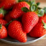 توت‌ فرنگی: محبوب اما آلوده‌ ترین میوه جهان + راه‌ های مصرف ایمن آن