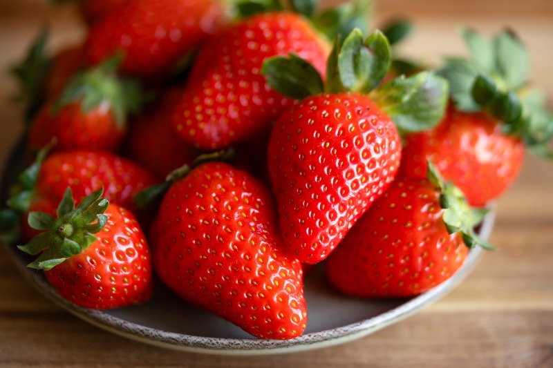 توت‌ فرنگی: محبوب اما آلوده‌ ترین میوه جهان + راه‌ های مصرف ایمن آن