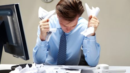 فرسودگی شغلی چیست؟ علل، علائم و راهکارهای درمانی