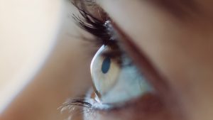 قوز قرنیه؛ علت‌ ها، عوامل خطر و راهکارهای پیشگیری