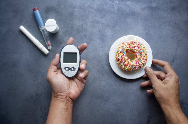 مصرف قند و شیرینی در بیماران دیابتی: توصیه‌ های علمی وزارت بهداشت