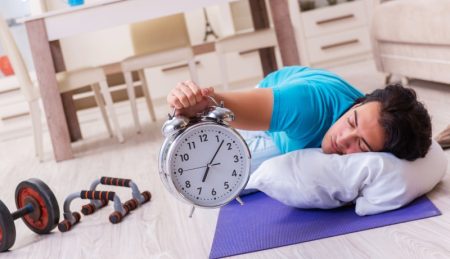 اولویت سلامت در روزهای شلوغ: خواب کافی یا ورزش؟