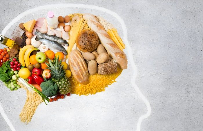 تغذیه و نقش آن در مدیریت احساسات: چگونه غذا می‌تواند حال و هوای ما را تغییر دهد؟