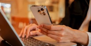 سلامت جسم و روان در عصر دیجیتال: راهکارهای پیشگیری از آسیب‌ های فضای مجازی