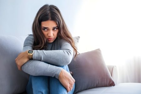 شخصیت نوروتیک چیست؟ بررسی جامع روان نژندی، ویژگی ها و راه های مدیریت آن