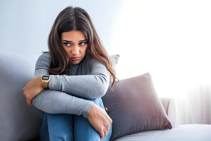 شخصیت نوروتیک چیست؟ بررسی جامع روان نژندی، ویژگی ها و راه های مدیریت آن