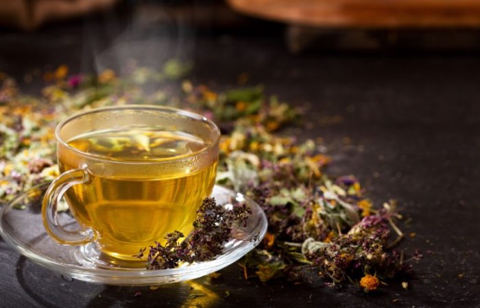 مصرف دمنوش‌ های گیاهی در آنفلوانزا: فواید، خطرات و نکات ایمنی