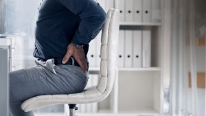 سندرم باسن مرده چیست؟ عارضه پنهان زندگی پشت‌ میزنشینی + راه‌ های پیشگیری