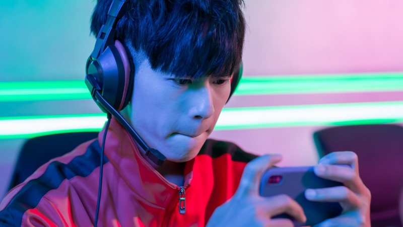 چگونه بازی‌ های اینترنتی مغز را در چرخه هیجان و هوس گرفتار می‌ کنند؟