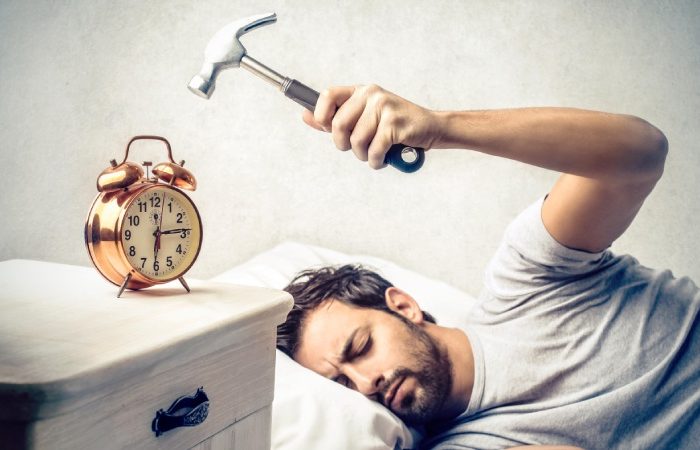 تنبلی یا ژنتیک؟ علت واقعی دیر بیدار شدن برخی افراد از خواب چیست؟