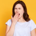 خمیازه های مداوم چه رازهایی درباره سلامت شما فاش می کنند؟