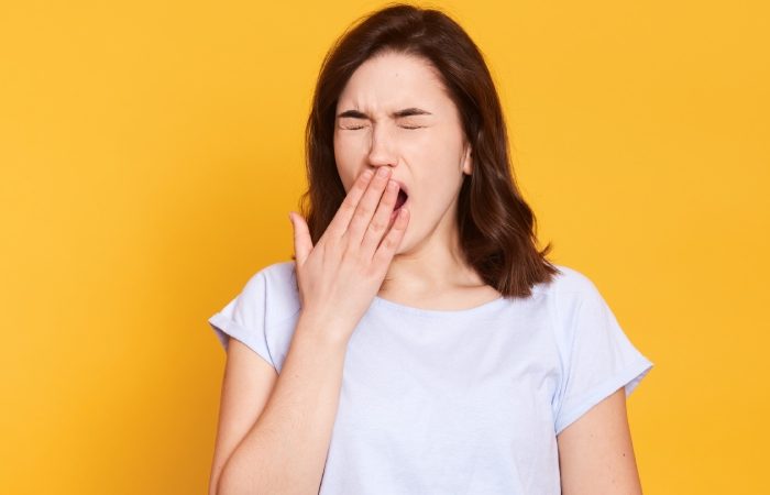 خمیازه های مداوم چه رازهایی درباره سلامت شما فاش می کنند؟
