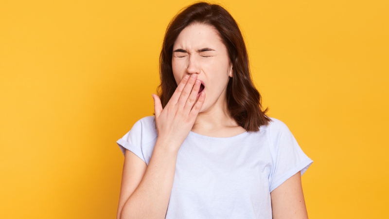 خمیازه های مداوم چه رازهایی درباره سلامت شما فاش می کنند؟