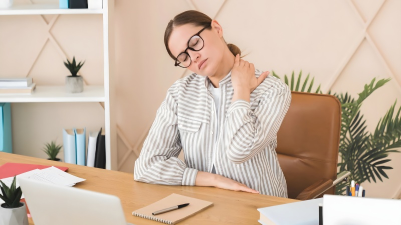 چگونه عوارض پشت میز نشینی را کاهش دهیم؟