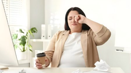 کمبود خواب چگونه باعث افزایش وزن می شود؟