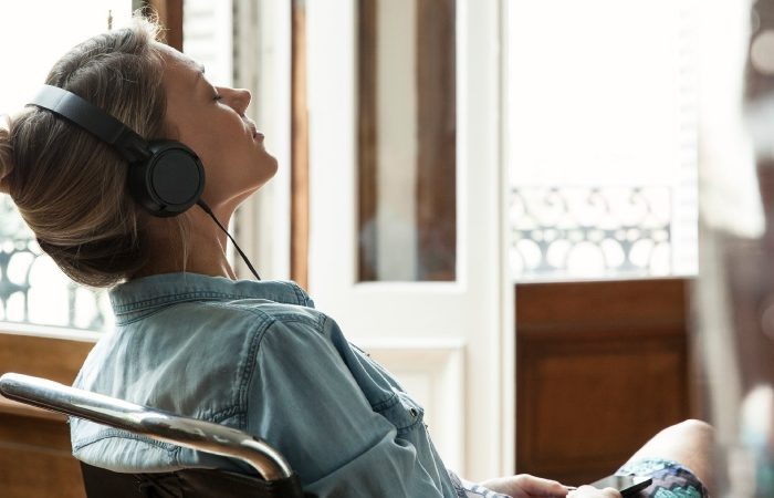 تاثیر موسیقی بر مغز و استرس؛ موسیقی چگونه به آرامش ذهن کمک می کند؟